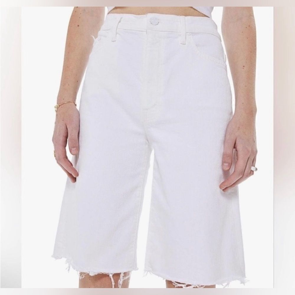MOTHER NWT Superior The Undercover Knee Fray Short in Totally Innocent 24